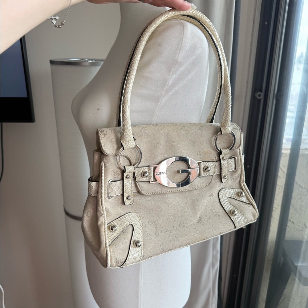 GUESS vintage Cream Logo-Embossed Shoulder Bag with Silver Hardware